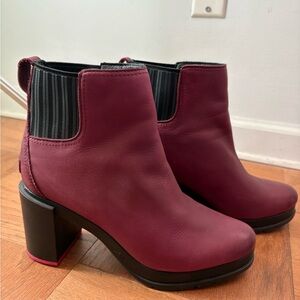Sorel Margo Chelsea Boots Rich Wine Red Burgundy Ankle Boot Womens Size 10